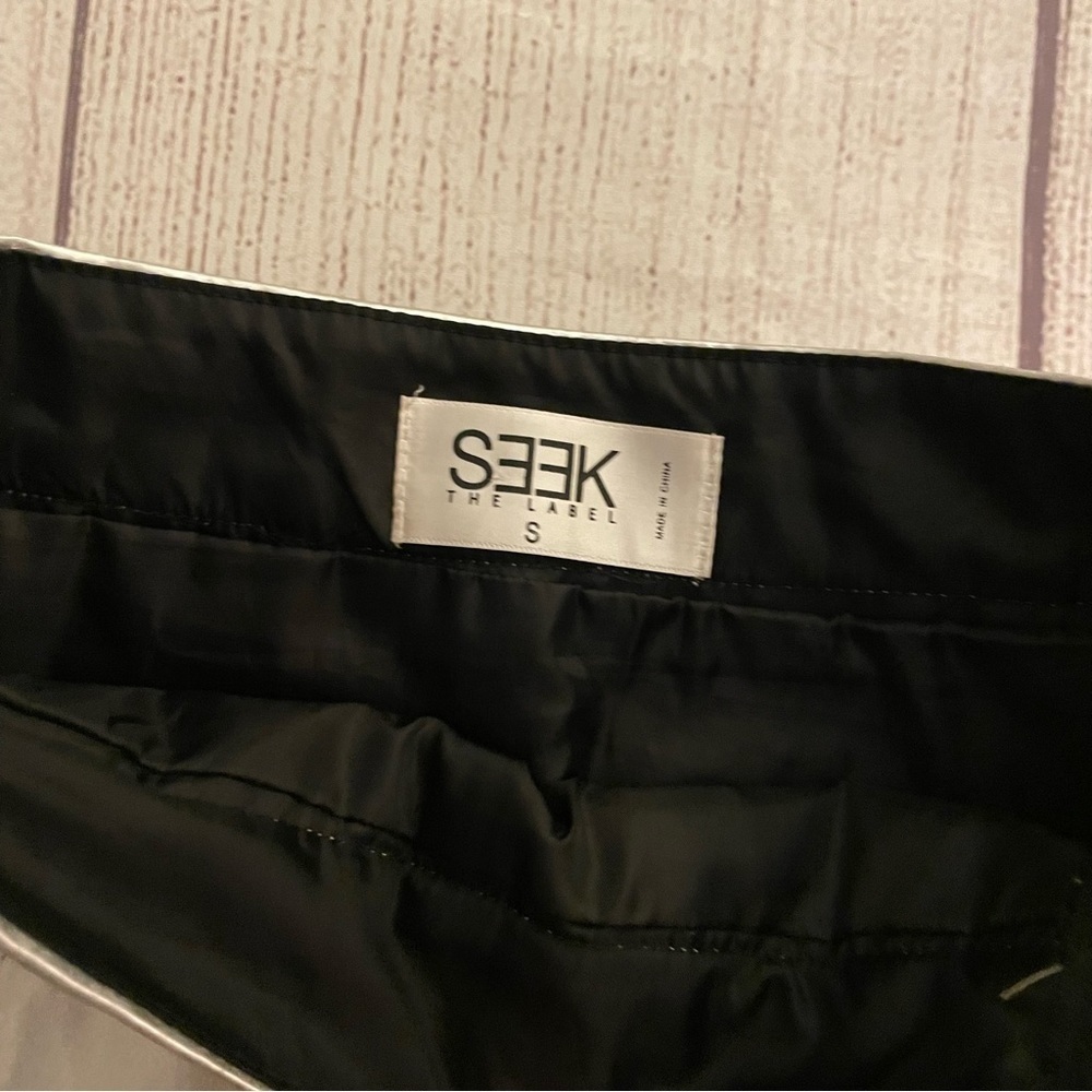LF SEEK THE LABEL Women’s Metallic Silver & Black Vegan Leather Skirt Size Small - Picture 7 of 7